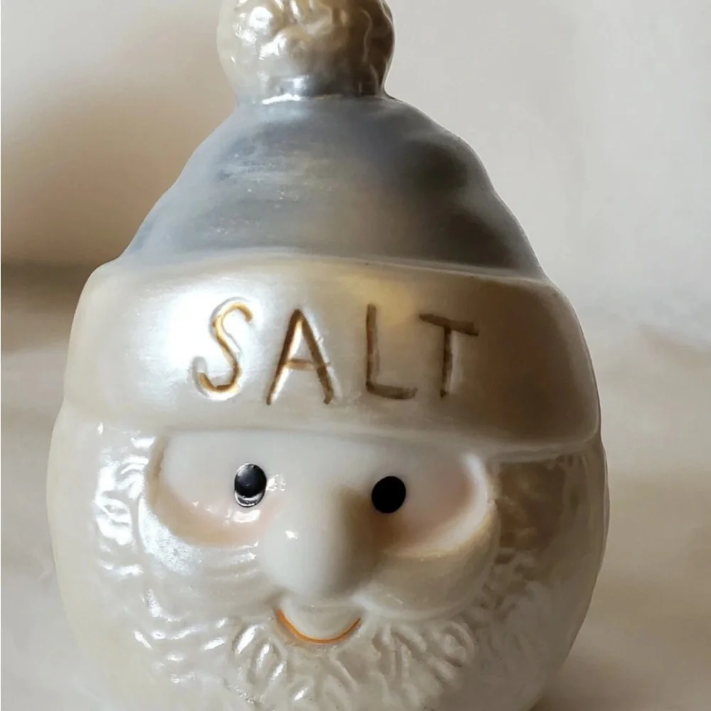 Johanna Parker Santa and Mrs. Claus Salt‎ and Pepper Shakers